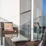 Beautifully Furnished Studio With Skyline Views