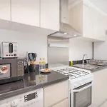 Beautifully Furnished Studio With Skyline Views