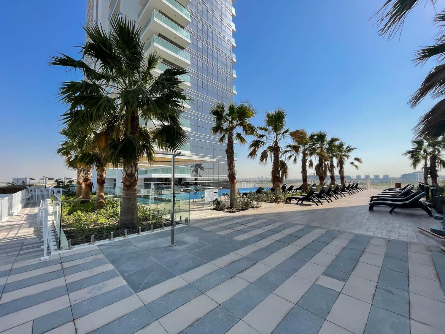 Beautifully Furnished With Skyline Views *