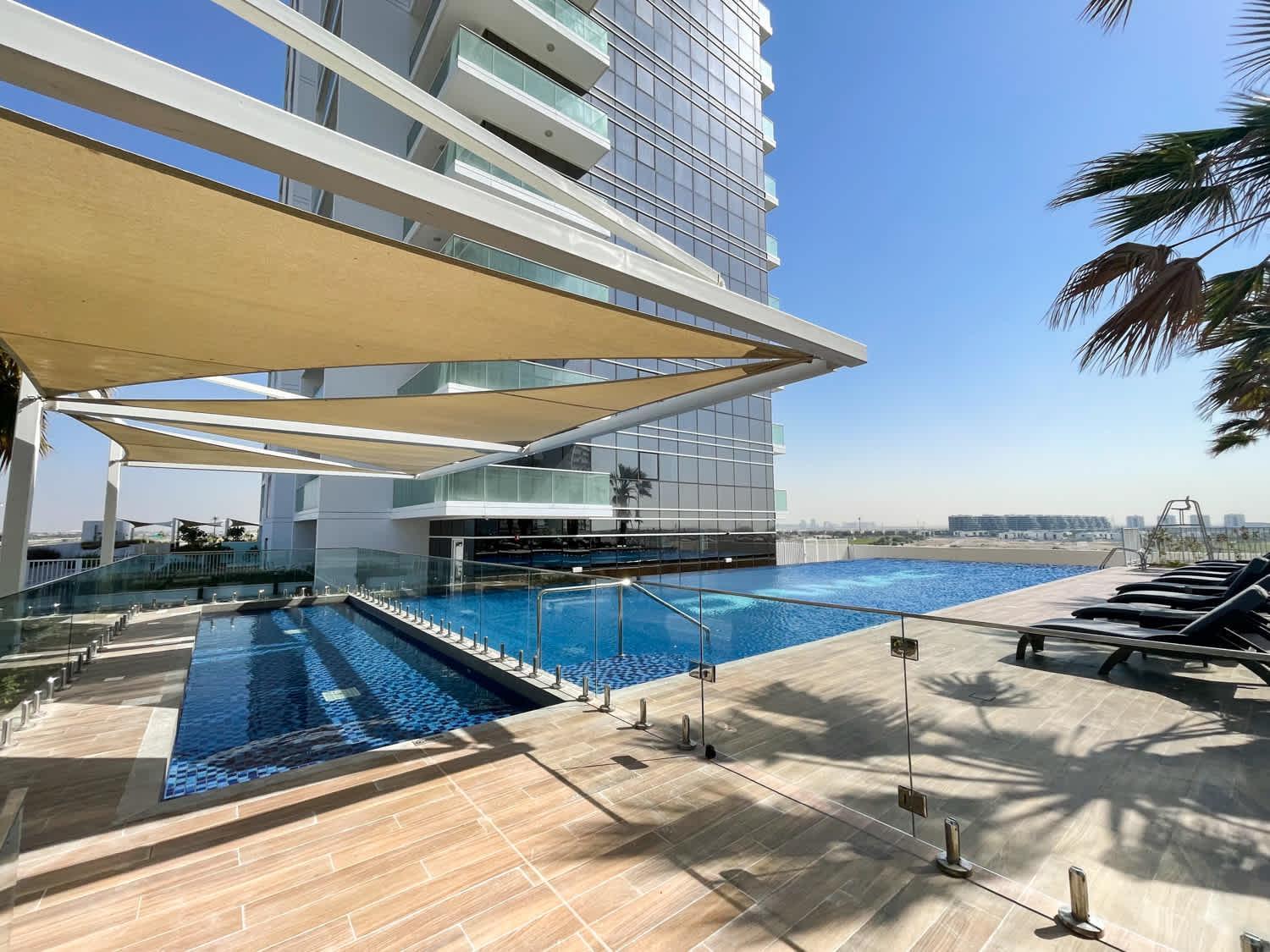 Apartment Beautifully Furnished With Skyline Views *