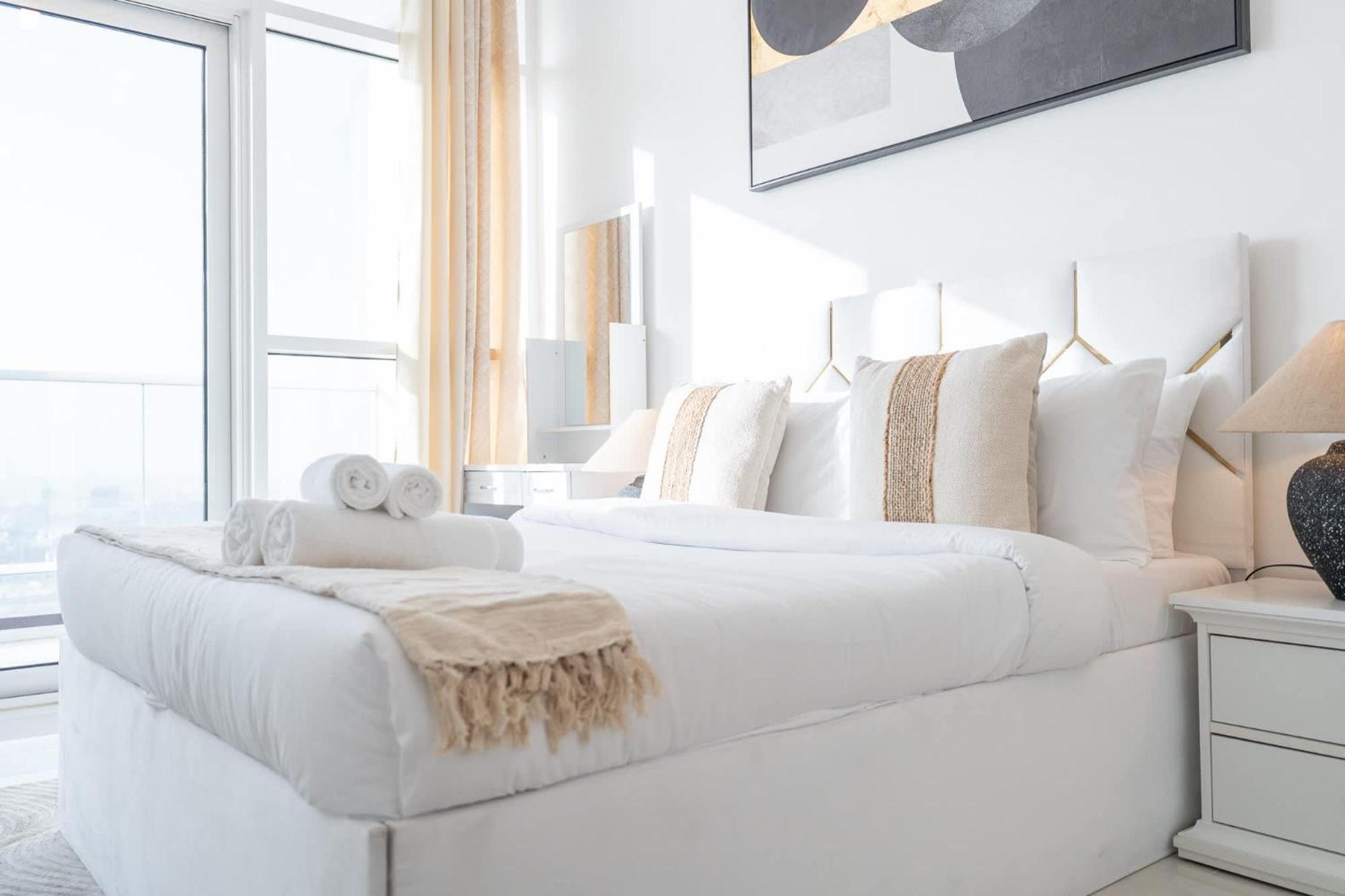 Apartment Beautifully Furnished With Skyline Views
