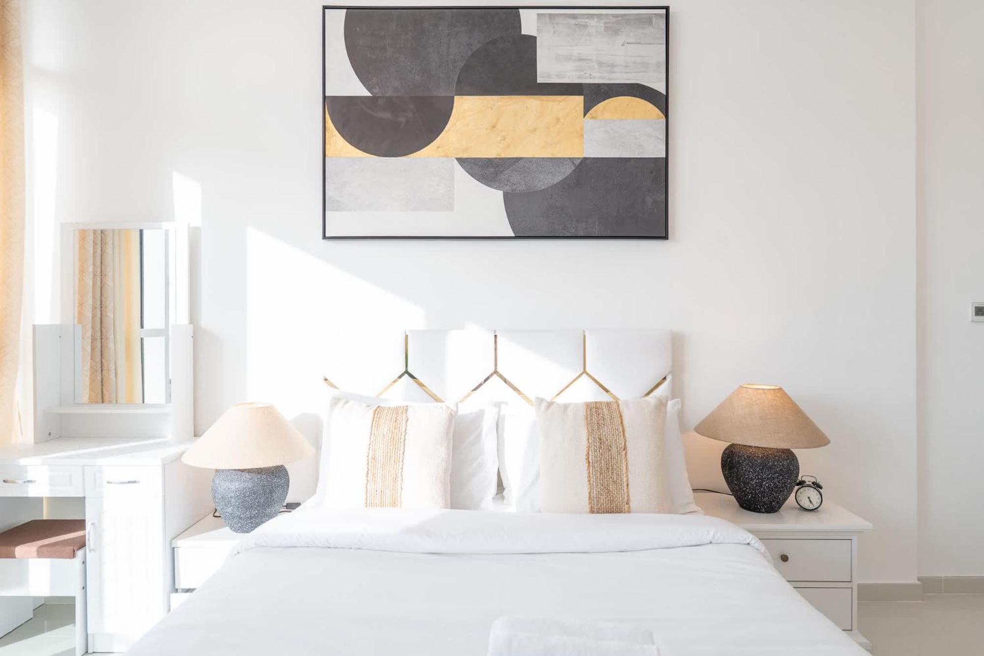 Beautifully Furnished With Skyline Views Apartment